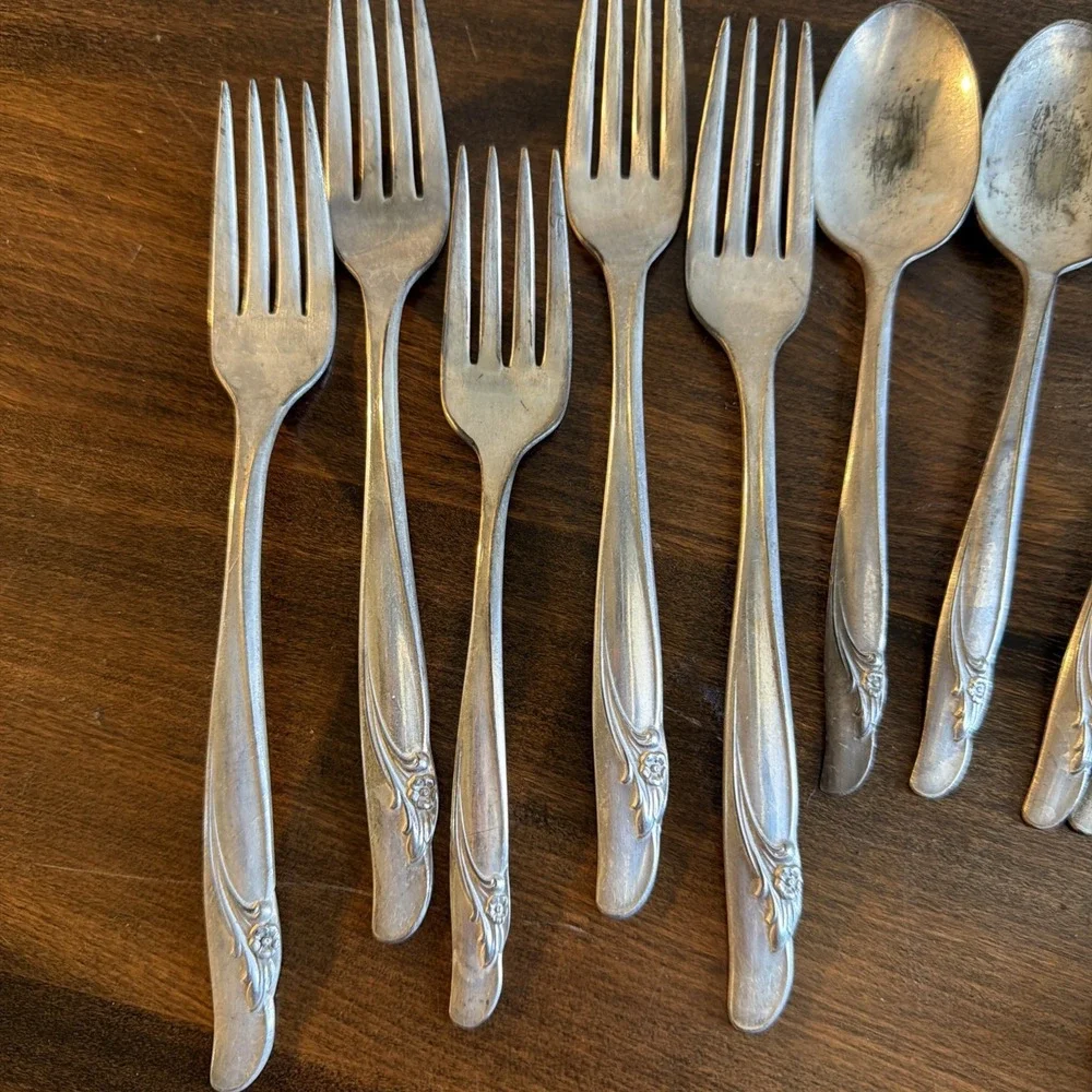 Lot of 15 Rogers Bros Reinforced Plate IS Silverplate Exquisite Pattern